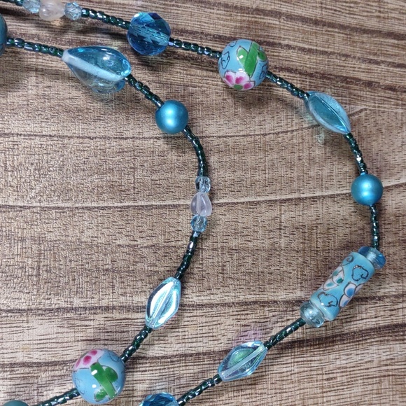 Three Ladies Glass Bead Necklace - Picture 3 of 12